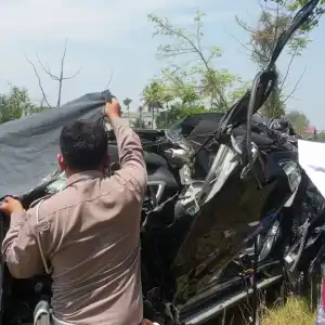 Pj Bupati Aceh Timur Kecelakaan di Pijay, Mobil Dinasnya Hancur Usai Menabrak Truk Tronton