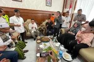 Pulang ke Aceh Usai Bebas Bui, Irwandi Disambut Para Pendukung