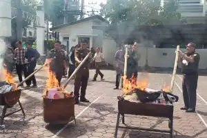 Kejari Banda Aceh Musnahkan Barang Bukti Sabu hingga GPS