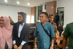 Irwandi Yusuf Hadiri Sidang Kasus Dugaan Korupsi Tsunami Cup