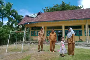 Kadisdik Abdya Tinjau Kerusakan TK di Lembah Sabil