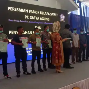 Menteri ATR/BPN Bagikan Sertifikat Plasma Kepada Petani Sawit di Aceh Utara