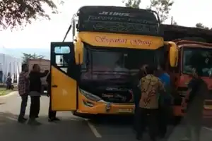 Viral Aksi Penghulu di Aceh Damaikan Keributan Sopir di Jalan Raya