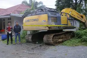 Gerebek Tambang Emas Ilegal di Aceh Barat, Pelaku dan Ecxavator Diamankan