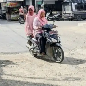 Warga Keluhkan Kondisi Lubang di Jalan Pusat Kota Blangpidie