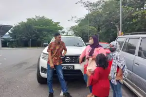 Haji Uma Bantu Pemulangan 3 Yatim Warga Malaysia Keturunan Aceh