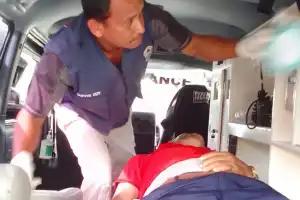 Seorang Kakek asal Simeulue Tak Sadarkan Diri Saat Asyik Minum Teh di Warkop Aceh Barat