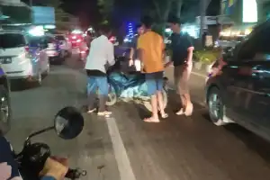 Minyak Tumpah di Jalan Gajah Mada Aceh Barat, Pengendara Motor Tergelincir