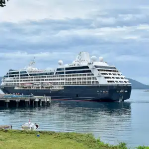 Kapal Pesiar MV Azamara Berlabuh di Sabang