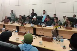 Pertanyakan Pembebasan Eks HGU PT CA, Puluhan Petani Datangi DPRK Abdya