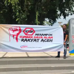 Dua Aktivis di Lhokseumawe Gelar Aksi Protes Pengelolaan SDA di Aceh