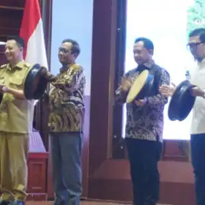 Menko Polhukam dan Mendagri Luncurkan Prangko Seri PLBN 2022