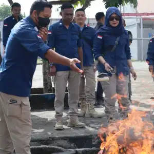 Geledah Kamar Napi Jelang Nataru, Petugas Lapas Meulaboh Temukan Senjata Tajam