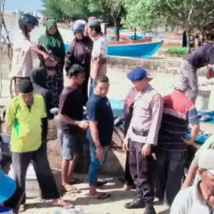 Polairud Polres Abdya Pastikan Penyaluran BBM Untuk Nelayan Tepat Sasaran