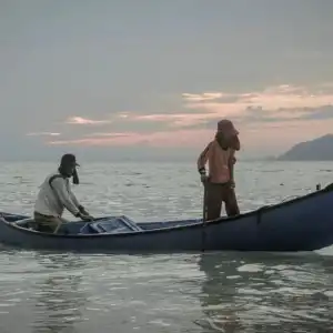 Nelayan Melaut saat Peringatan Tsunami Akan Disanksi