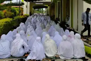 Warga Pijay Larut Dalam Zikir Mengenang Gempa dan Tsunami Aceh