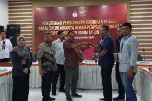 Balon Anggota DPD RI, Bang Sayed Antar Berkas Syarat Dukungan ke KIP Aceh 