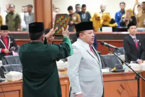 TRK Resmi Dikukuhkan Jadi Wakil Ketua DPR Aceh
