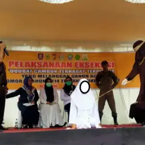 Muncikari Merangkap PSK di Abdya Dicambuk 108 Kali