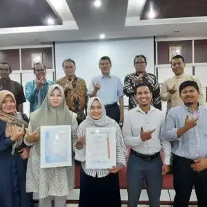 FISIP dan FK USK Terima Sertifikat ISO untuk Peningkatan Mutu
