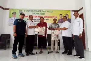 Dinsos Abdya Salurkan Bantuan Untuk Ratusan Warga Disabilitas