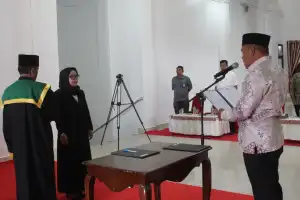 Rika Sofiana Dilantik Sebagai Dewas Perumda Tirta Abdya