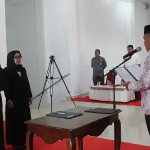 Rika Sofiana Dilantik Sebagai Dewas Perumda Tirta Abdya