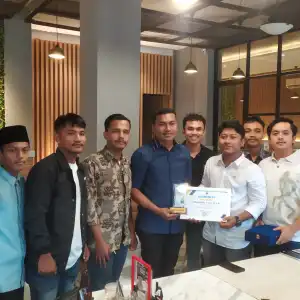 Peduli Kampung Halaman, Hipelmabdya Beri Penghargaan untuk Safaruddin