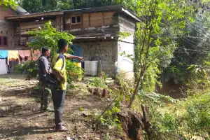 Dapur Rumah Warga di Indrapuri Aceh Besar Ambruk Akibat Abrasi