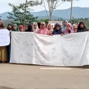 Geruduk PT SMD, ini Tuntutan Ibu-ibu Alue Dawah Abdya