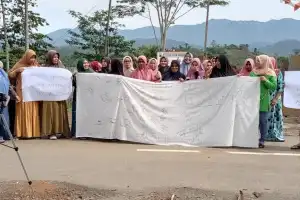 PT SMD Akan Realisasikan Tuntutan Warga Alue Dawah Abdya