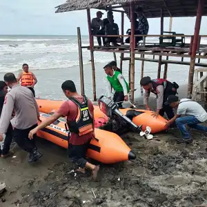 Siswa Jeumala Amal Terseret Ombak saat Berwisata di Pantai Trienggadeng