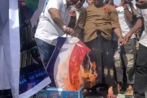 Massa Bela Alquran di Banda Aceh Bakar Bendera Belanda dan Denmark