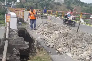 PUPR Aceh Perbaiki Abutmen Jembatan Krueng Baru Aceh Selatan