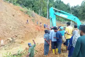 Sudah Hari Keenam, Kades yang Tertimbun Longsor di Nagan Raya Belum Ditemukan