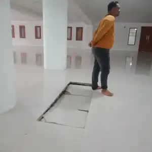 Keramik Lantai Dasar Masjid Agung Abdya Mulai Copot