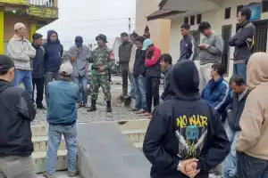 Buntut Kasus Khalwat, Warga Pasar Simpang Tiga Desak Reje Kampung Mundur Dari Jabatan
