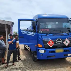 2 Truk Tangki Diduga Hendak Pasok BBM Oplosan ke Perusahaan Batu Bara Ditangkap