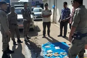 Satpol PP Tertibkan Pedagang Ikan Liar di Pasar Kota Blangpidie