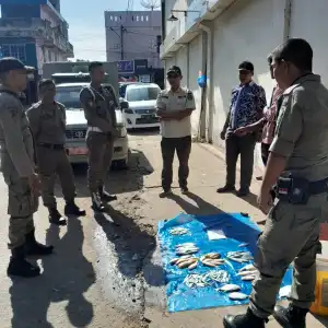 Satpol PP Tertibkan Pedagang Ikan Liar di Pasar Kota Blangpidie
