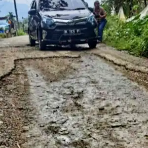 Jalan di Desa Engkeran Aceh Tenggara Rusak Parah, Pemerintah Diminta Segera Perbaiki