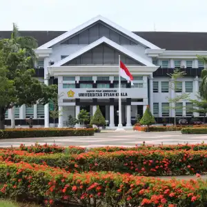 USK Peringkat Tiga Kampus Terbaik di Indonesia