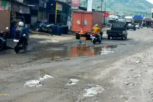 Warga Keluhkan Jalan Rusak di Ruas Jalan Nasional Takengon-Bireuen