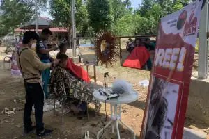 Melihat Pangkas Gratis Jamal Idham di Desa Alue Pisang Abdya