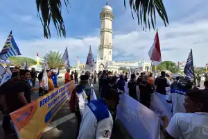 Aksi May Day di Aceh,  Buruh Minta Pemerintah Bekukan Perusahaan yang Belum Bayar THR