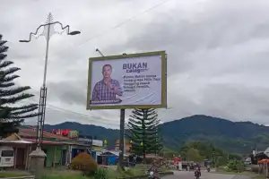 Baliho Bukan Caleg Pemilu Sedot Perhatian Warga Bener Meriah
