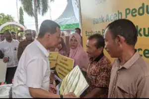 Pj Gubernur Serahkan Bantuan untuk Pelaku UMKM di Abdya