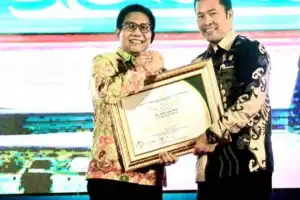 Pj Bupati Bener Meriah Terima Penghargaan dari Kemendes