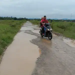 Jalan Antar Desa Rusak Parah, Warga Aceh Utara Minta Segera Ada Perbaikan
