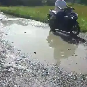 Warga Aceh Tenggara Keluhkan Jalan Rusak dan Berlubang